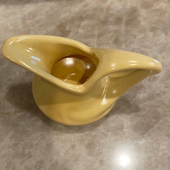 Vintage creamer matte yellow 1939 USA pottery - Picture 4 of 12